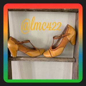 Chelsea Crew ‘Mango’ t-strap pump